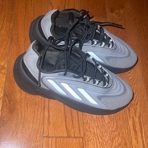 Adidas Ozelia sneakers 🖤